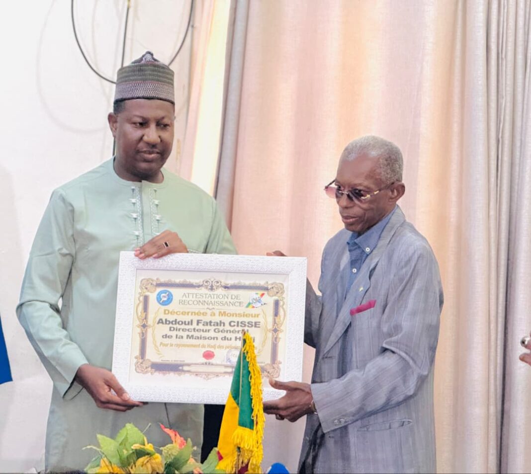 Hadj 2026: Dr. Abdoul Fatah Cissé distingué par JCAR pour une organisation réussie et exemplaire